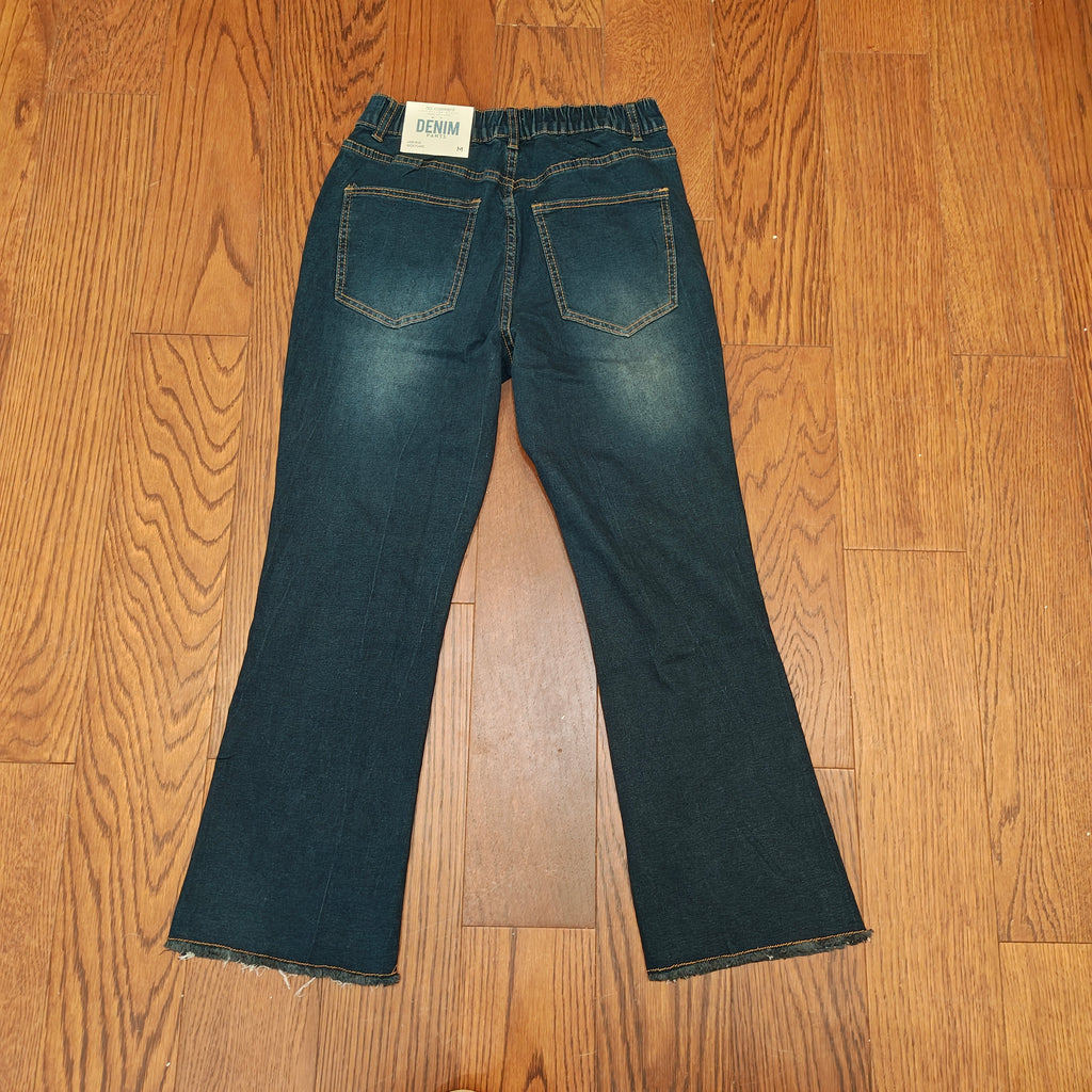 Juniors Low-Rise Kick Flare Jeans with Gold Snap Rivet Detail – Size M