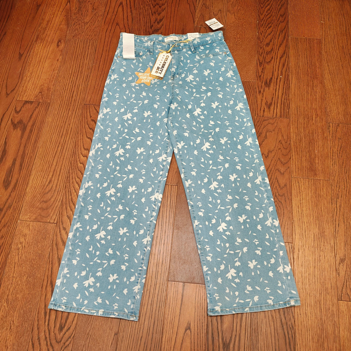 Junior Plus Mid-Rise Straight Leg Floral Print Jeans – Size 14, 30" Inseam